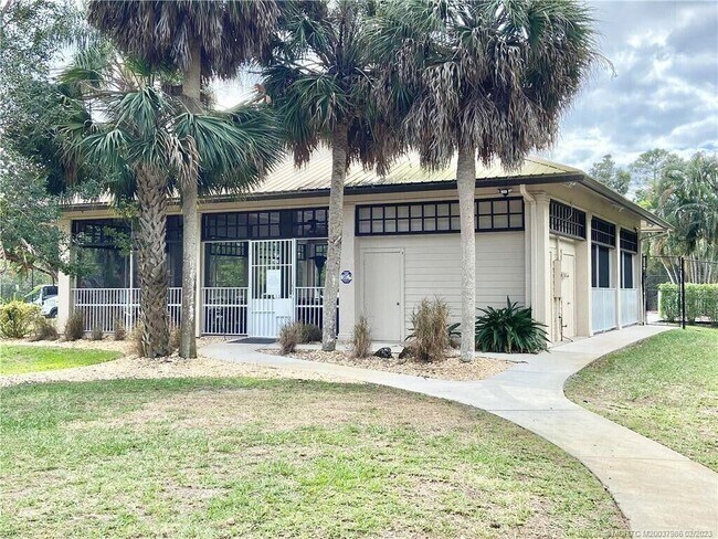 Building Photo - 1704 Primrose Ct