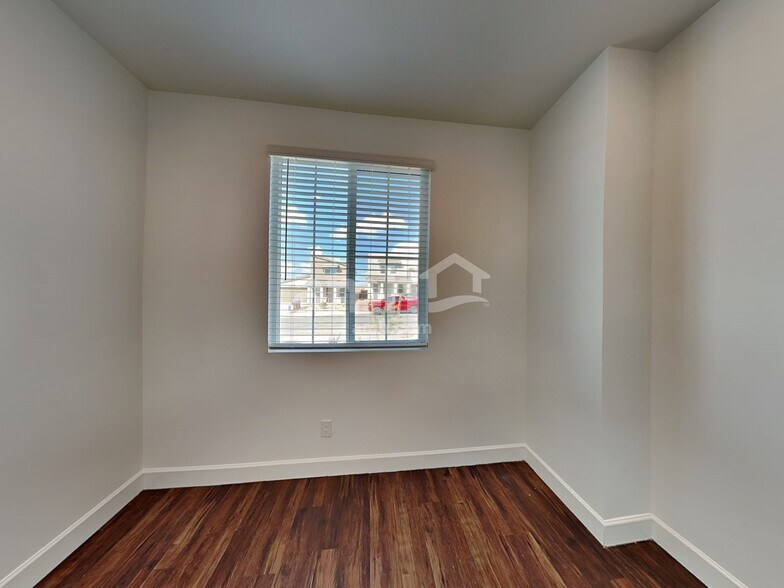 Building Photo - 6127 W Calle Bilboa