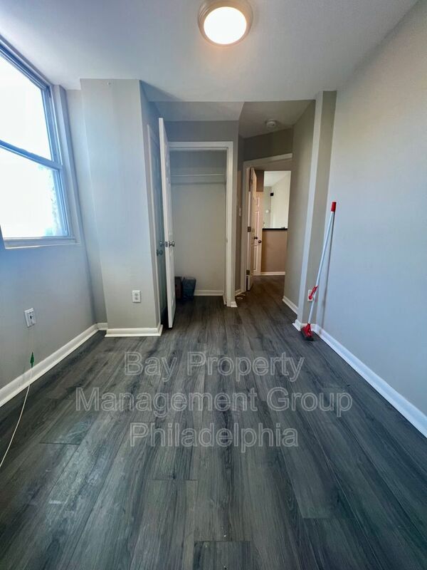 Building Photo - 2419 S 62nd St