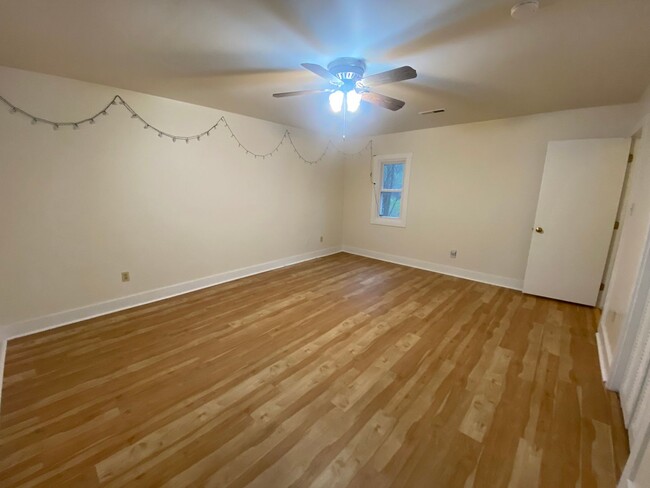 Building Photo - Country living in Glen Allen three bedroom...