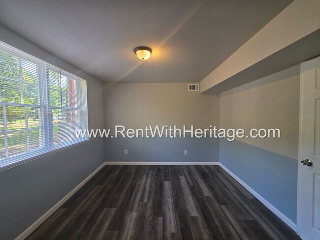 Building Photo - 7016 Skyline Dr