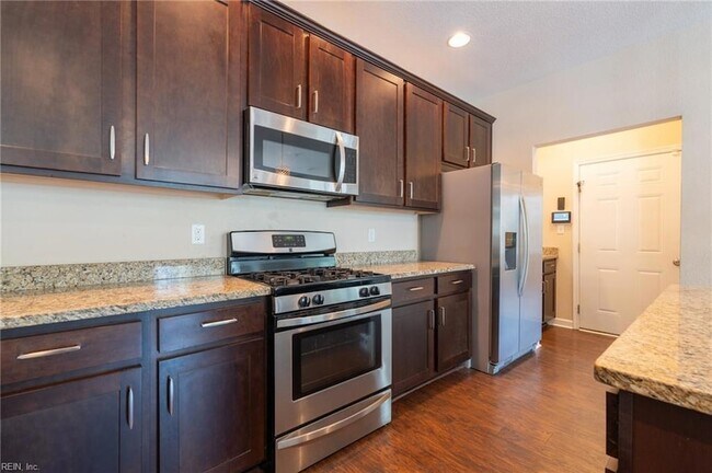 Building Photo - 302 Milton Ct