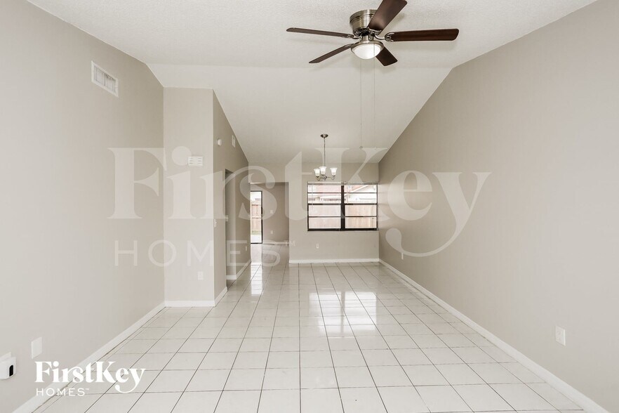 Building Photo - 4610 SW 143rd Ct W