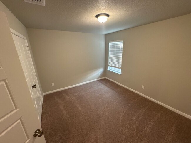 Building Photo - AVAILABLE NOW; APPLY AT OUR WEBSITE TODAY!!