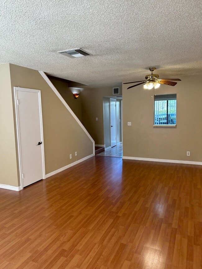Building Photo - 139 Sparrow Dr