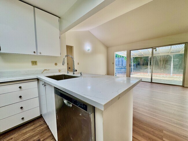 Building Photo - 772 Privet Ct