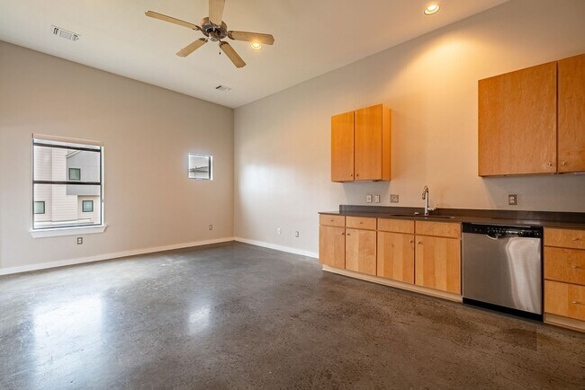 Building Photo - Where South Congress Feels Like Home: Apply today & Receive $500 off your first FULL month’s rent!