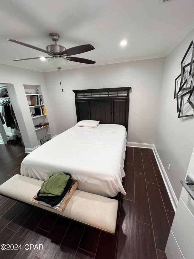 Building Photo - 1528 Oak Ave