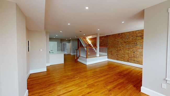 Building Photo - 911 Monroe St NW