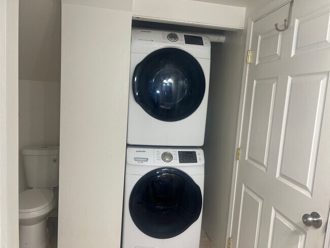 Building Photo - Vine1757