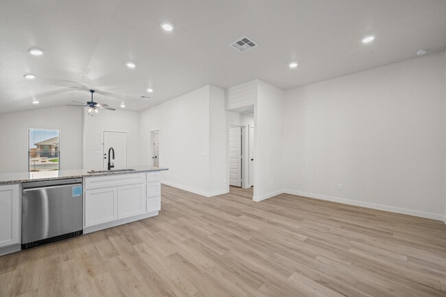 Building Photo - 2013 Cottonwood Ave