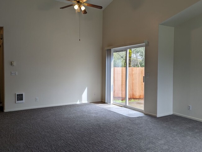 Building Photo - 2-Bedroom, 1-Bath Duplex In Thurston Area of Springfield!