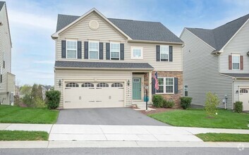 Building Photo - Beautifully maintained SFH in convenient F...