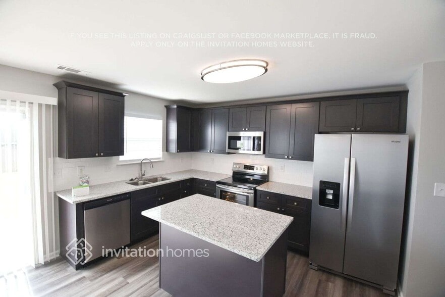 Building Photo - 1719 Eastway Dr