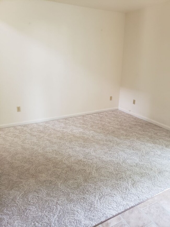 Building Photo - Great 3 bed 2 1/2 bath condo in the Brandy...