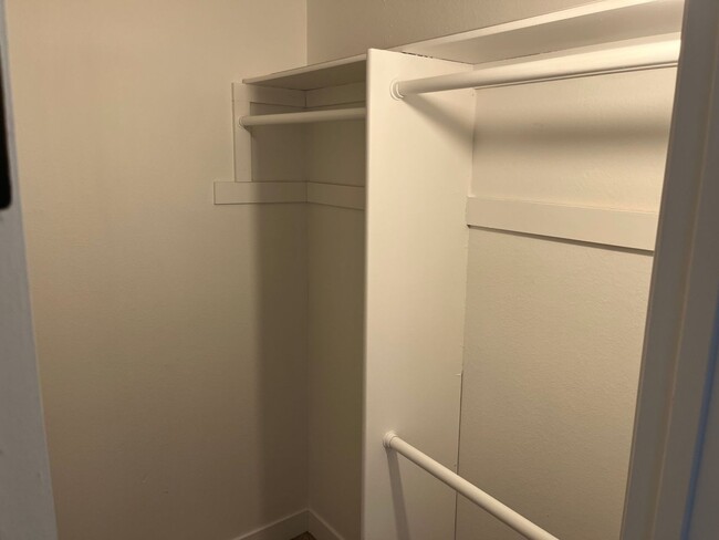 Building Photo - Experience easy living in this bright and ...