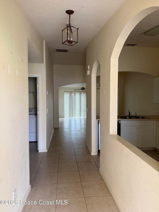 Building Photo - 950 Luminary Cir