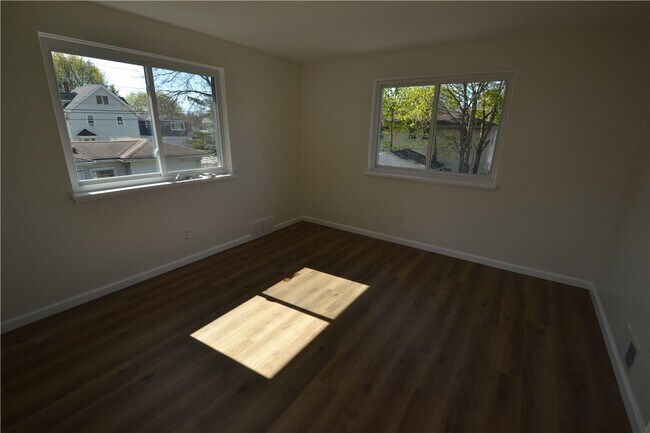 Building Photo - 405 Garfield Ave