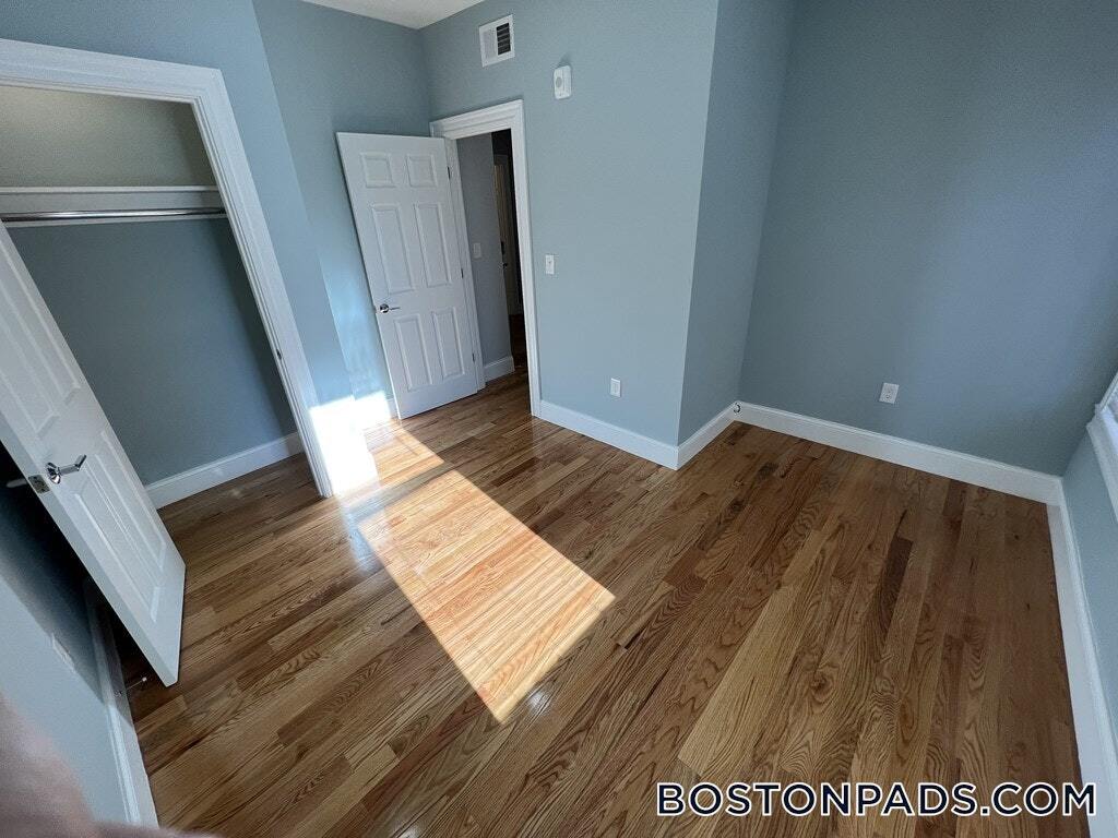 Building Photo - 372 Oxford St