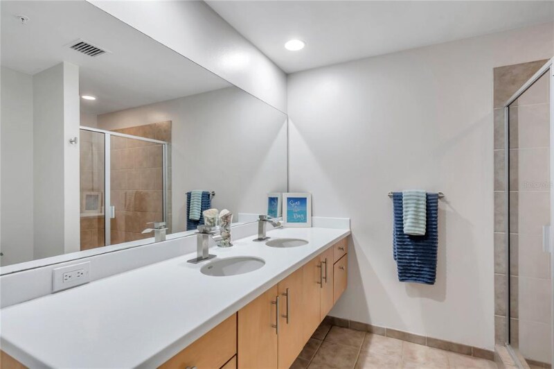 Building Photo - 1208 E Kennedy Blvd