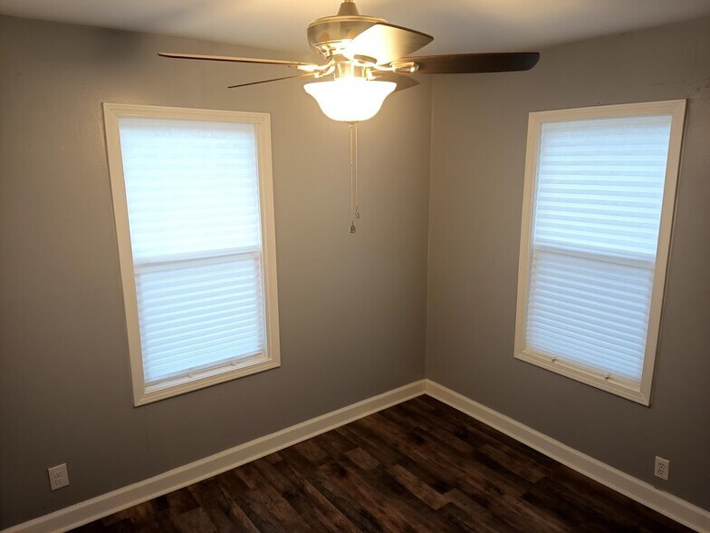 Bedroom 3 - 303 Fleetwood Dr