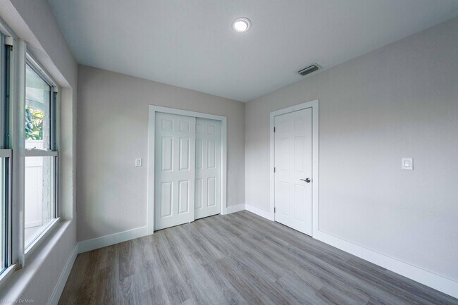 Building Photo - 1405 NW 7th Terrace