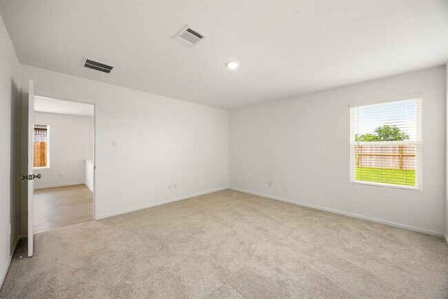 Building Photo - 27418 Sweetwater Bay Dr