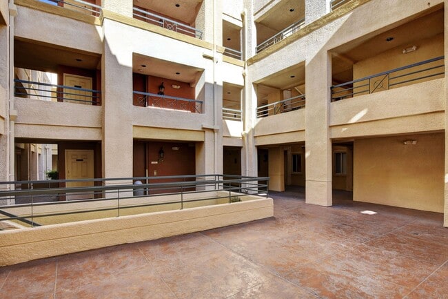 Building Photo - 260 E Flamingo Rd