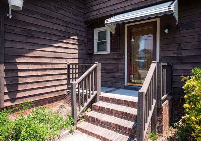 Building Photo - Now available! Renovated!