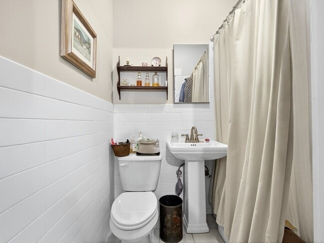 Building Photo - 93 Beacon St