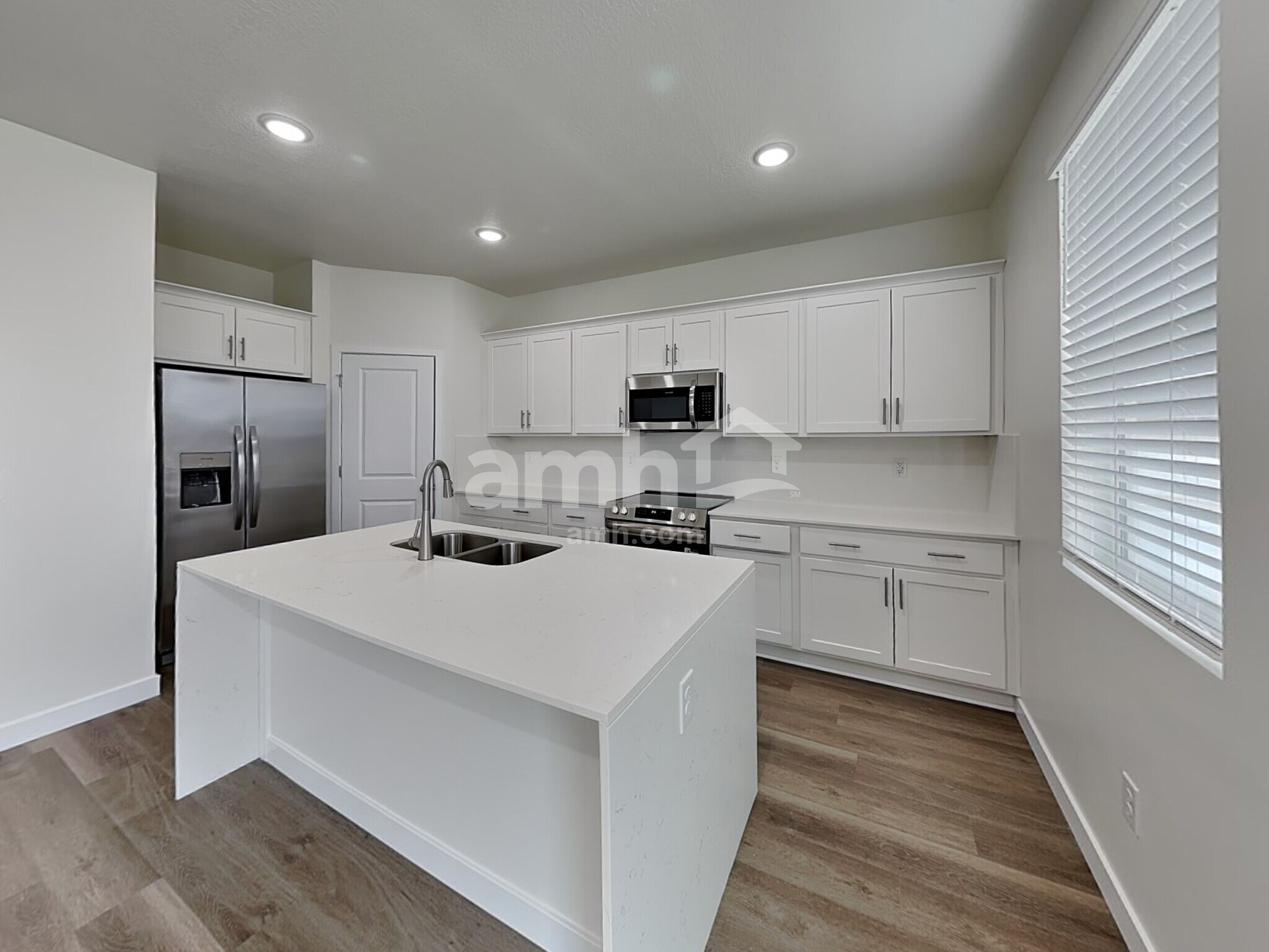 Building Photo - 1256 W Mahogany St