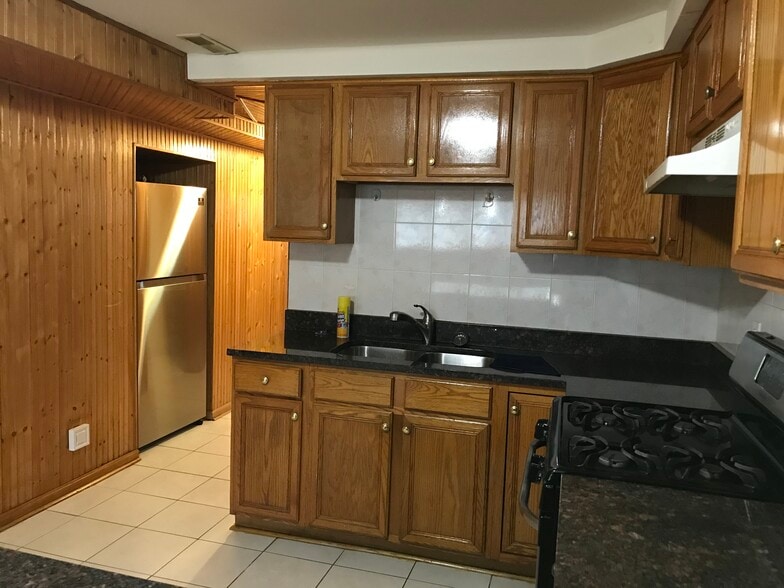 Unit 1 Kitchen Overview - 5218 S Kilbourn Ave