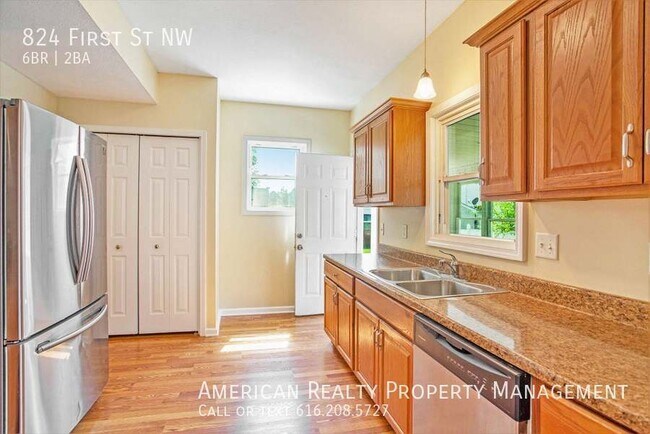 Building Photo - 824 First St NW-