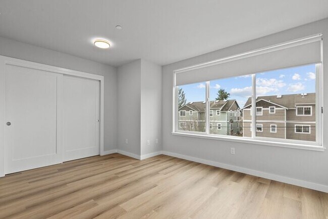 Building Photo - Stunning Brand-New Ballard Townhome with Air Conditioning