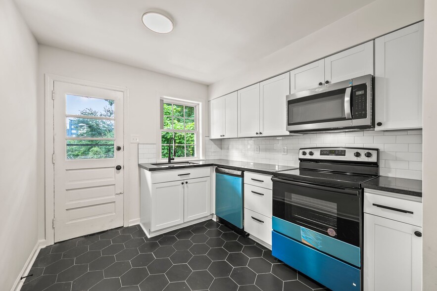 Building Photo - 1640 W Northwest Blvd