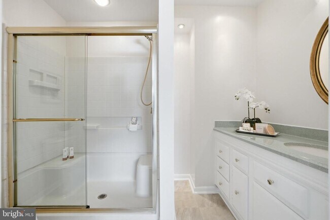 Building Photo - 3233 S Leisure World Blvd