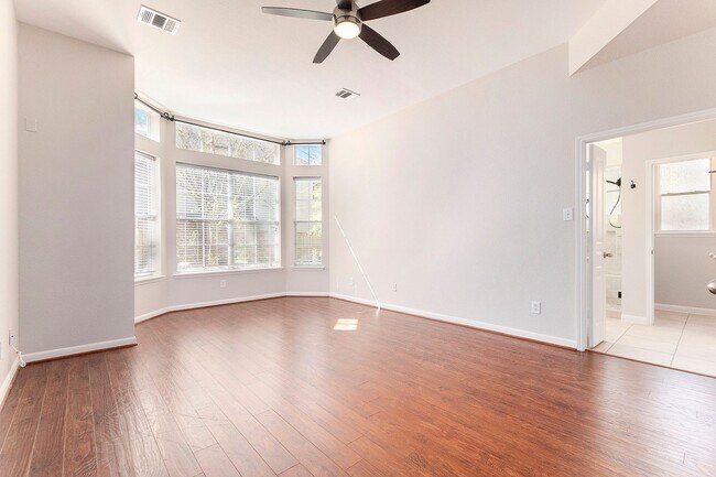 Building Photo - Spacious 2-Story, 5-Bedroom Home with a Pool in The Woodlands