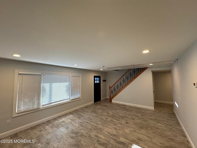 Building Photo - 28 Irongate Ln