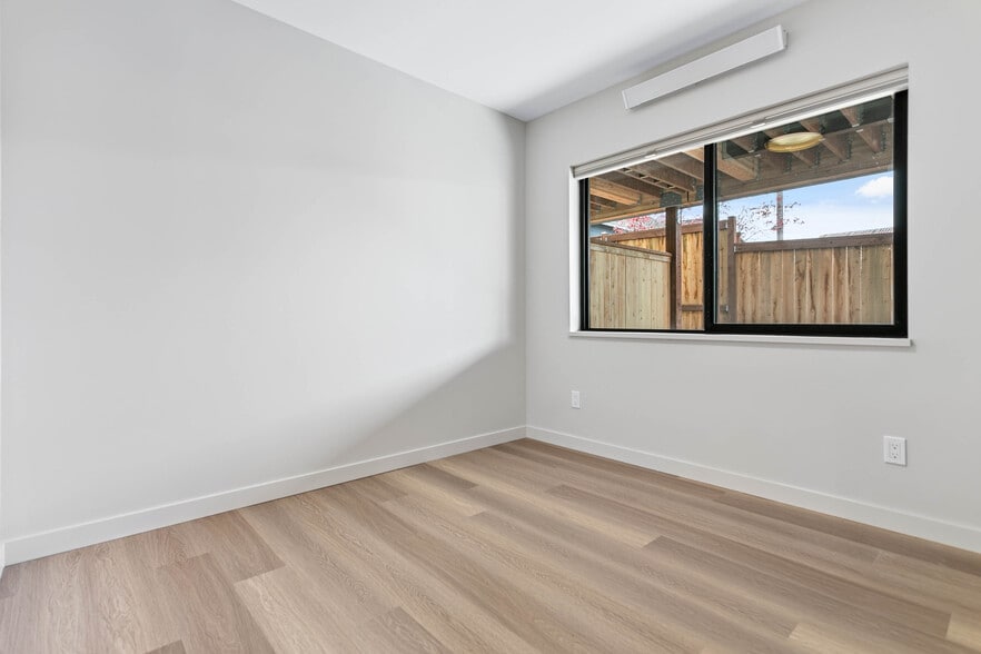 Building Photo - 2517 Vallette St