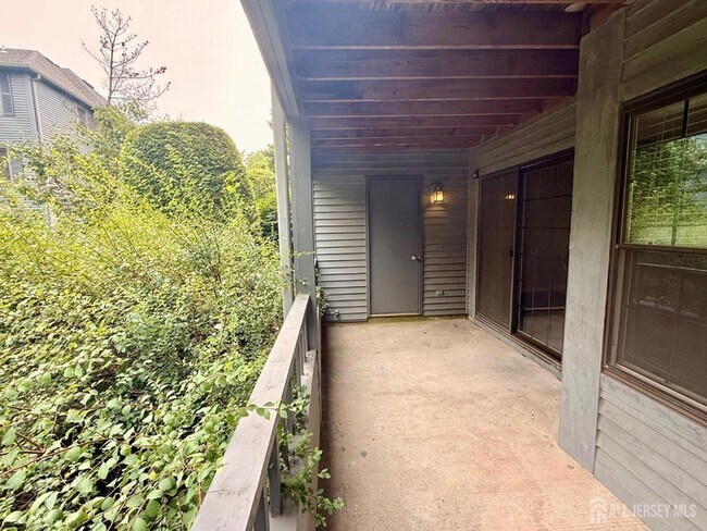 Building Photo - 902 Woodhaven Dr