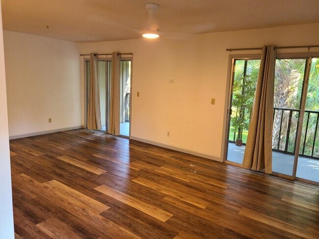 Building Photo - 120 Hibiscus Woods Ct