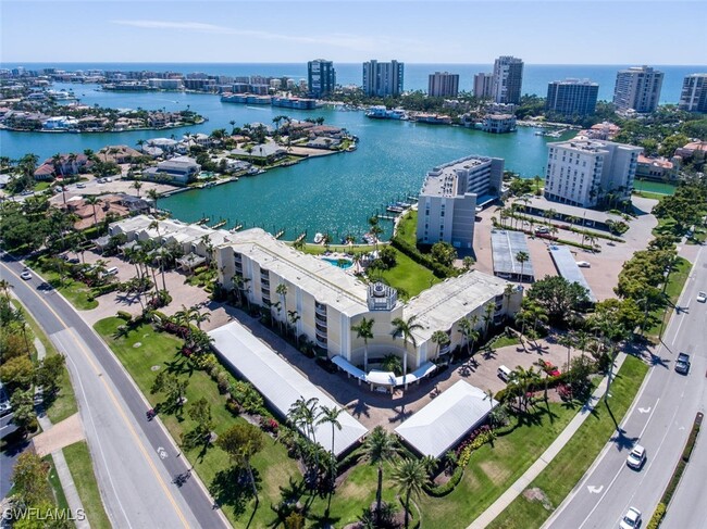 Building Photo - 400 Park Shore Dr