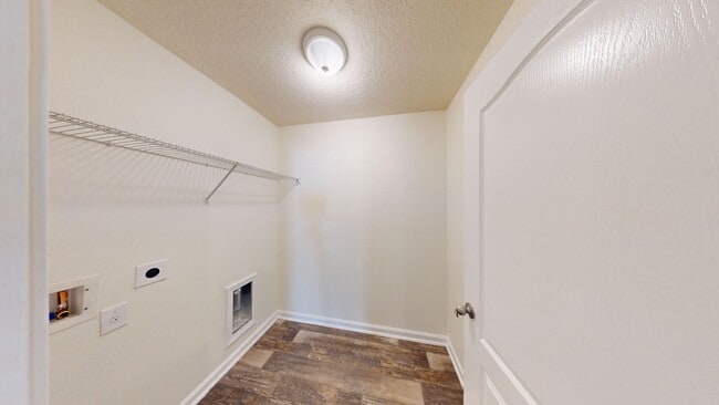 Building Photo - 4/2 Large Family Home In Adams Lake Available Soon!