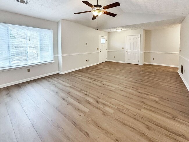 Building Photo - Modern 3BR/2.5BA Home in Prime Acworth!