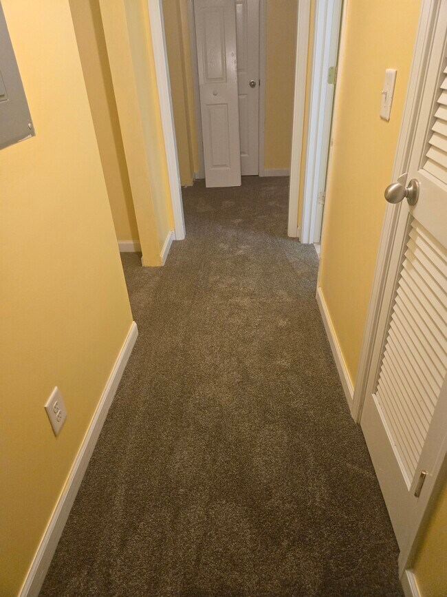 Building Photo - 80 Place Fontaine