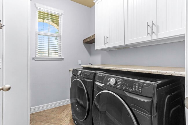Building Photo - 8881 Highland Dawn