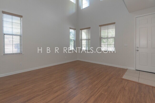 Building Photo - 521 S Altura Ct