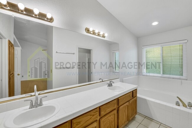 Building Photo - Spacious 4-Bedroom Home for Rent - $2800/m...