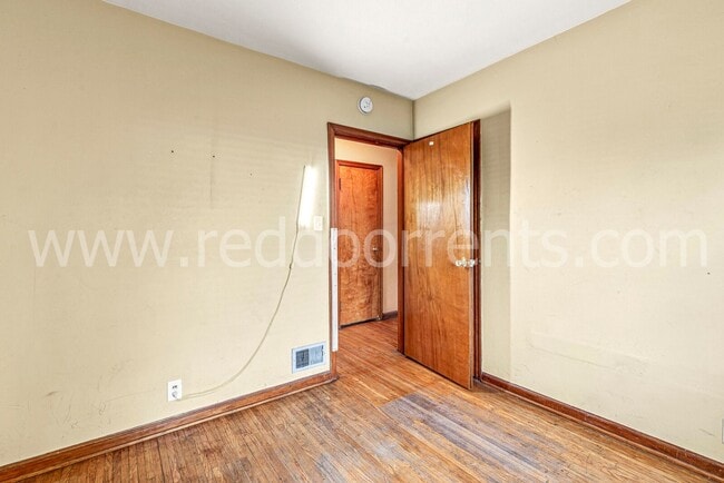 Building Photo - 328 N Post Rd