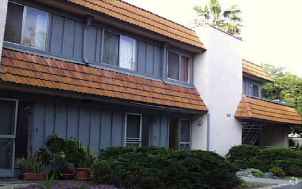 Building Photo - Shady Oaks